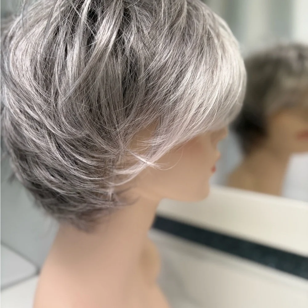 Elegant Silver Gray Women's Wig - Picture 2 of 5